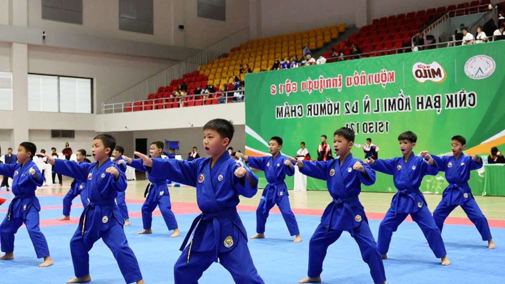 Farid Basharat bất bại 16-0 vẫn rời UFC: Khi tờ giấy trắng không còn là tiền tệ