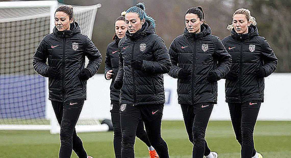 Chiếc áo số 7 biến mất: Ruud Gullit và sự sụp đổ của một phòng thay đồ Newcastle