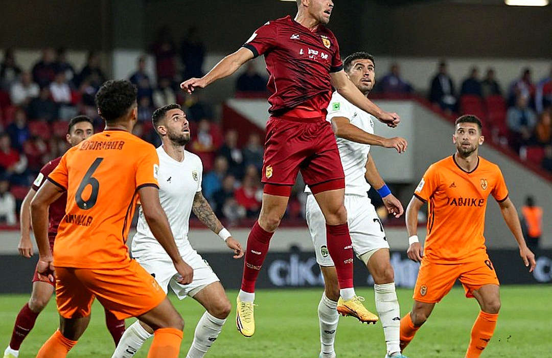 Man Utd - Alejandro Balde: Một tin đồn từ Barcelona và ba lớp giấy tờ chưa ai nộp