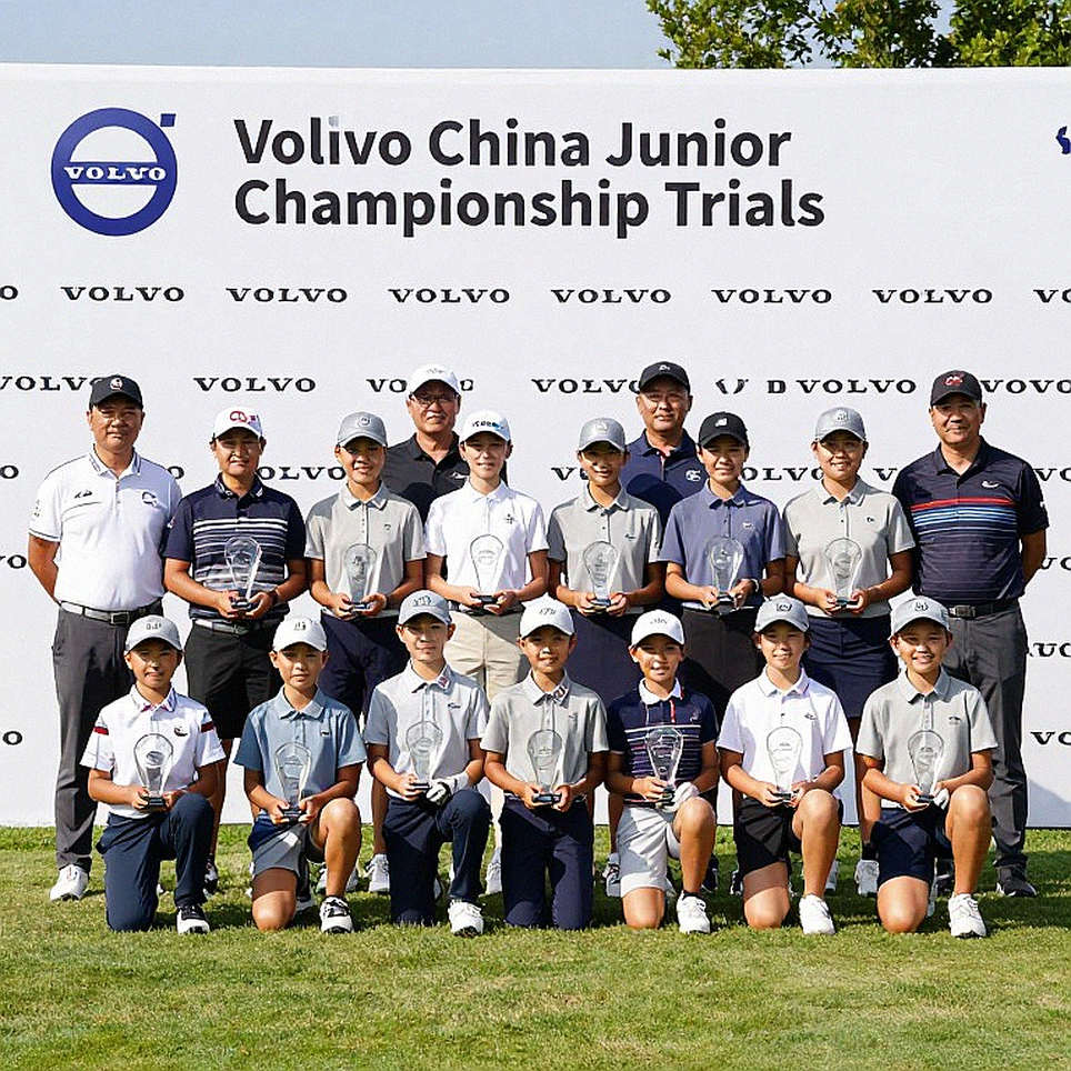 Tiger Woods trở lại sân tập sau tai nạn: Một cú swing và khoảng cách rất dài phía trước