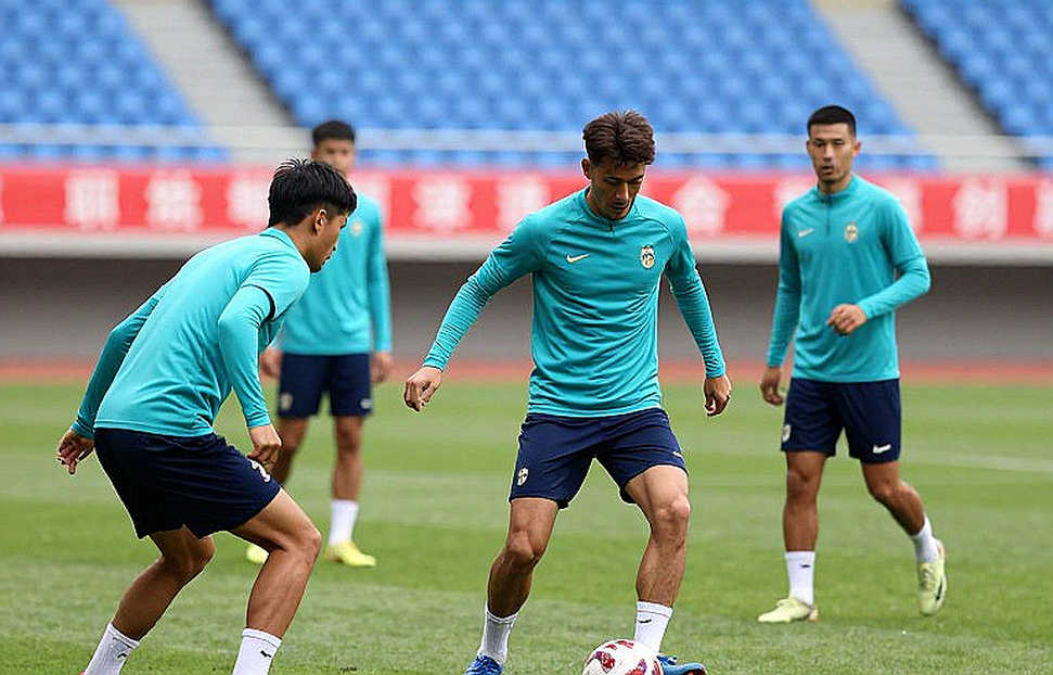 Alvarado suýt khóc trên chuyến xe ra sân: cảm xúc của El Tri và cỗ máy nội dung giữa hai kỳ World Cup Alvarado suýt khóc trên chuyến xe ra sân: cảm xúc của El Tri và cỗ máy nội dung giữa hai kỳ World Cup