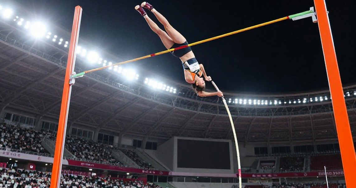 Đọc dấu mốc điền kinh: gió, độ cao, đôi giày và đường cong thành tích cá nhân