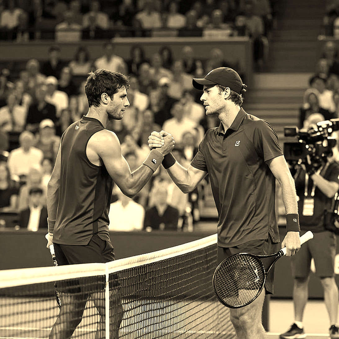 Japan Open: Alcaraz thắng Shapovalov khi đối thủ bỏ cuộc ở set hai, gặp Munar tại bán kết